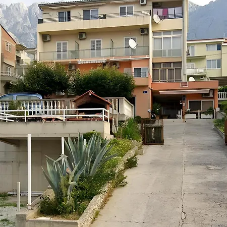 15 * Makarska