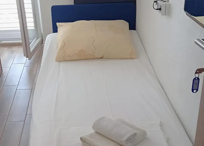 15 Makarska