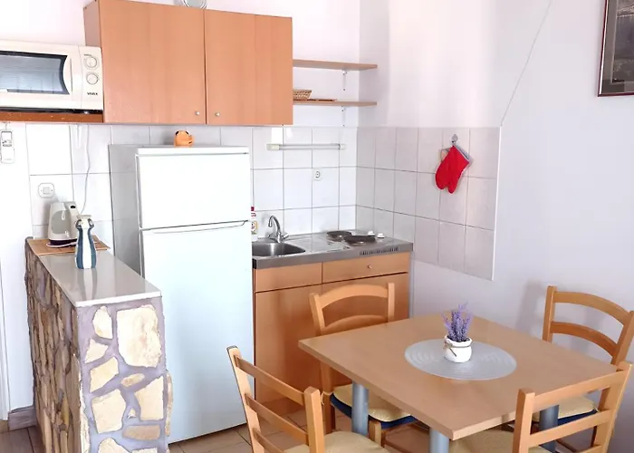 15 Makarska